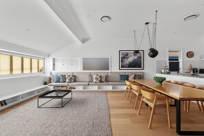 Apartment | Dining - Family-friendly 3-bed Apartment in New Farm (Brisbane)