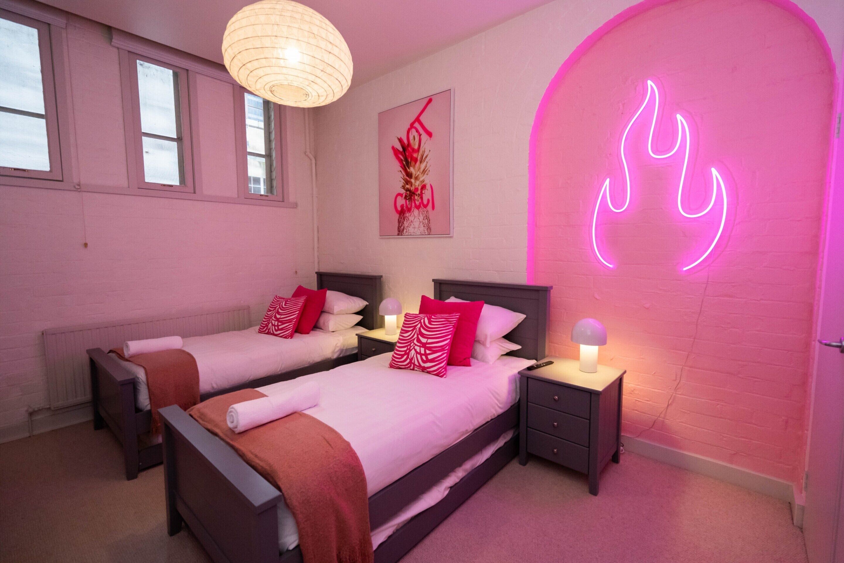 3 bedrooms, iron/ironing board, bed sheets