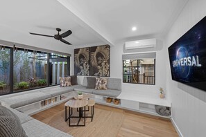 Apartment | Living area - Bright 2-bed New Farm Apartment With Private Patio (Brisbane)