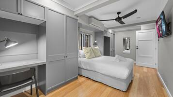 Căn hộ | 2 phòng ngủ, khu vực làm việc phù hợp cho laptop, bộ trải giường