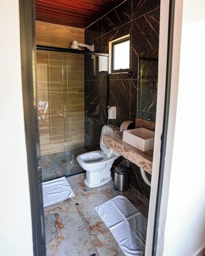 Basic Bungalow | Bathroom | Separate bathtub and shower, towels - Azzuro Hotel (Baturite)