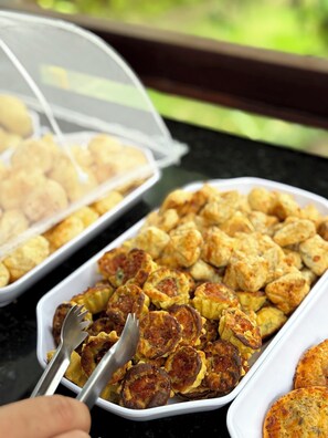 Free daily buffet breakfast  - Azzuro Hotel (Baturite)