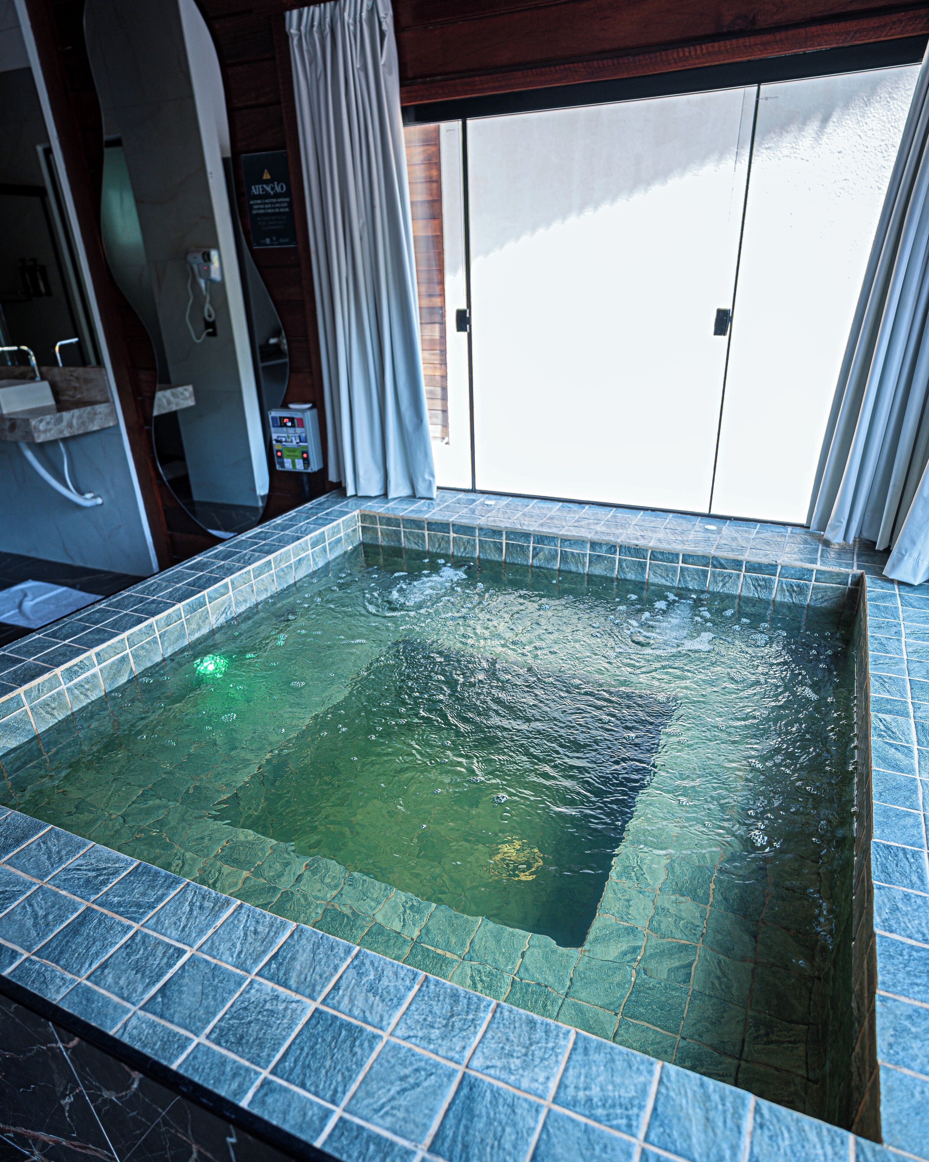 Romantic Bungalow, Mountain View (Com Jacuzzi) | Free WiFi