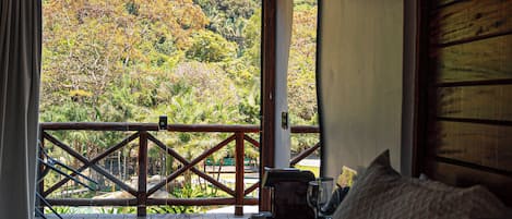 Basic Bungalow | Free WiFi