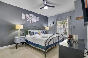 3 habitaciones, tabla de planchar con plancha, wifi y ropa de cama