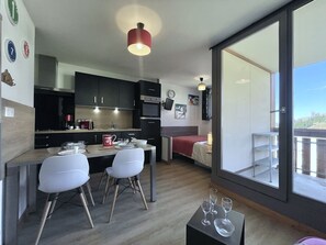 Dining - (SK.2706) Ski in/ski out studio Les Menuires (Les Menuires)