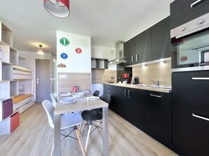 Fridge, microwave, oven, dishwasher - (SK.2706) Ski in/ski out studio Les Menuires (Les Menuires)