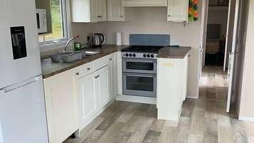 Cookware/dishes/utensils