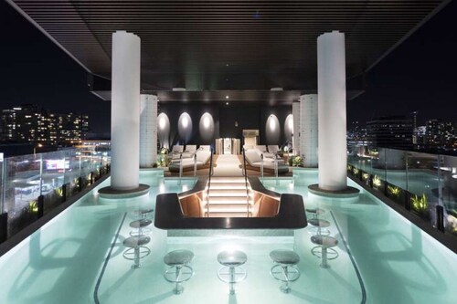 City Escape With Balcony & Resort-style Amenities