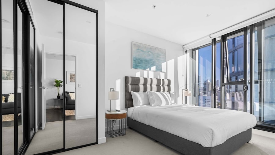 City Escape With Balcony & Resort-style Amenities