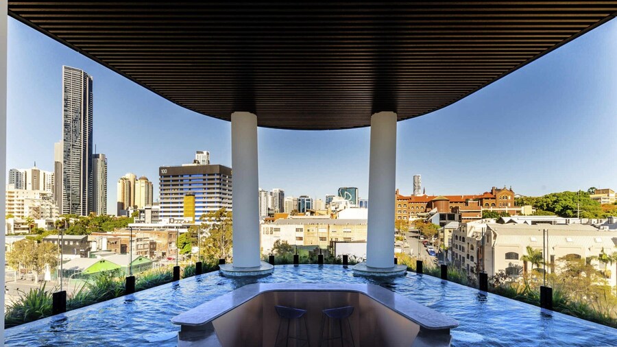 City Escape With Balcony & Resort-style Amenities