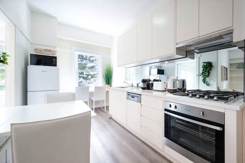 Apartment | Private kitchen | Cookware/dishes/utensils