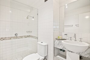 Apartment | Bathroom | Towels