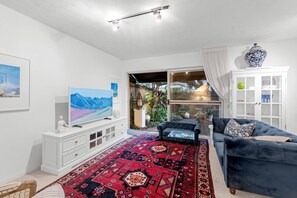 Apartment | Living room - Charming 2-bed Terrace in Prestigious Ascot (Brisbane)