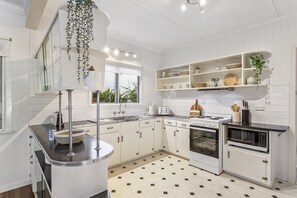 Căn hộ | Bếp riêng | Dụng cụ nấu nướng/bát dĩa/dao nĩa