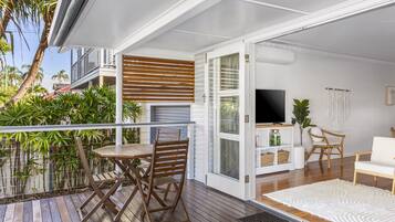 Apartment | Outdoor dining