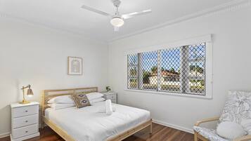 Apartment | 3 bedrooms, iron/ironing board, bed sheets