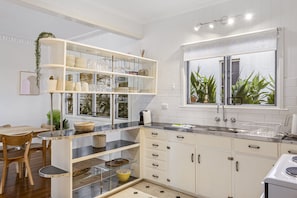 Căn hộ | Bếp riêng | Dụng cụ nấu nướng/bát dĩa/dao nĩa