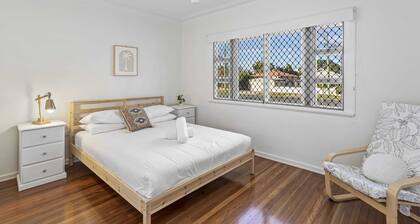 Beachside 3-bed Family Home With Parking & Veranda