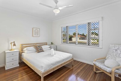 Beachside 3-bed Family Home With Parking & Veranda