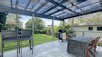 Apartment | Outdoor dining