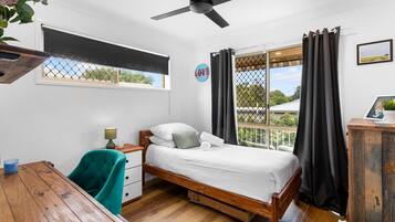 Apartment | 2 bedrooms, laptop workspace, iron/ironing board, bed sheets