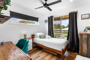 Căn hộ | 2 phòng ngủ, khu vực làm việc phù hợp cho laptop