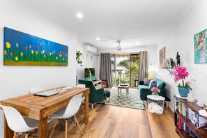 Apartment | Dining - Seaside Serenity: Charming 2-bedroom Getaway (Scarborough)