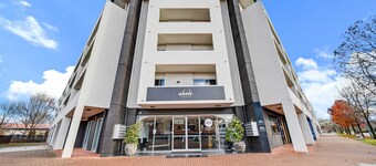 Comfy Lakeside 1-bed With Secure Parking