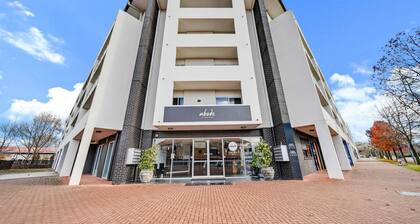 Comfy Lakeside 1-bed With Secure Parking