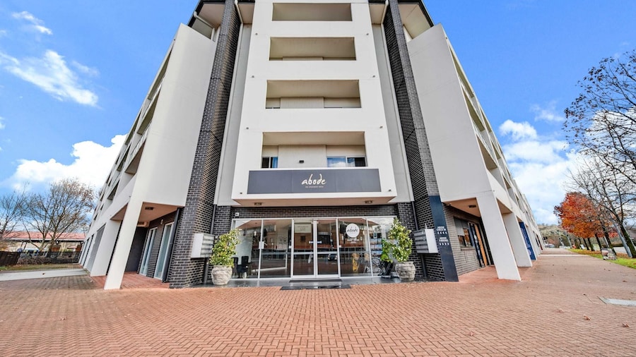 Comfy Lakeside 1-bed With Secure Parking