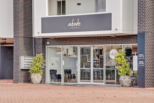 Comfy Lakeside 1-bed With Secure Parking