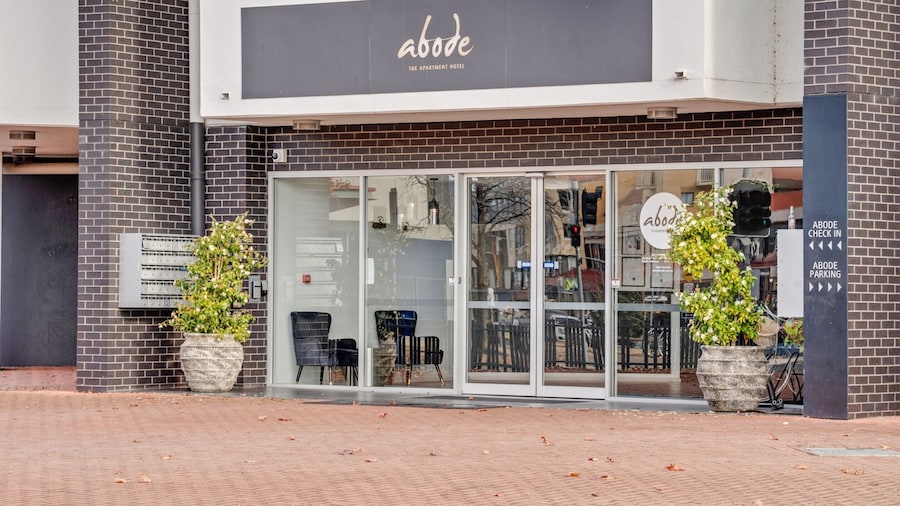 Comfy Lakeside 1-bed With Secure Parking