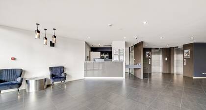 Comfy Lakeside 1-bed With Secure Parking