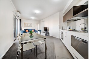 Apartment | Private kitchen | Cookware/dishes/utensils - Comfy Lakeside 1-bed With Secure Parking (Canberra)