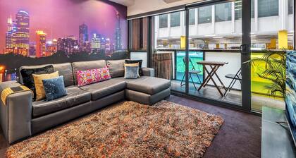 Sleek & Central 2-bed Apartment in Melbourne