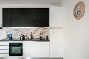 Horno, parrilla de estufa y lavavajillas