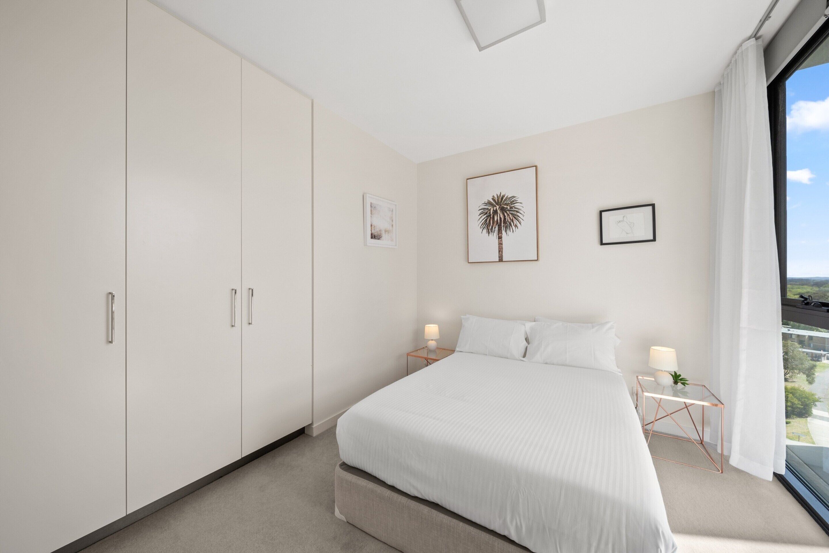 2 bedrooms, iron/ironing board, bed sheets