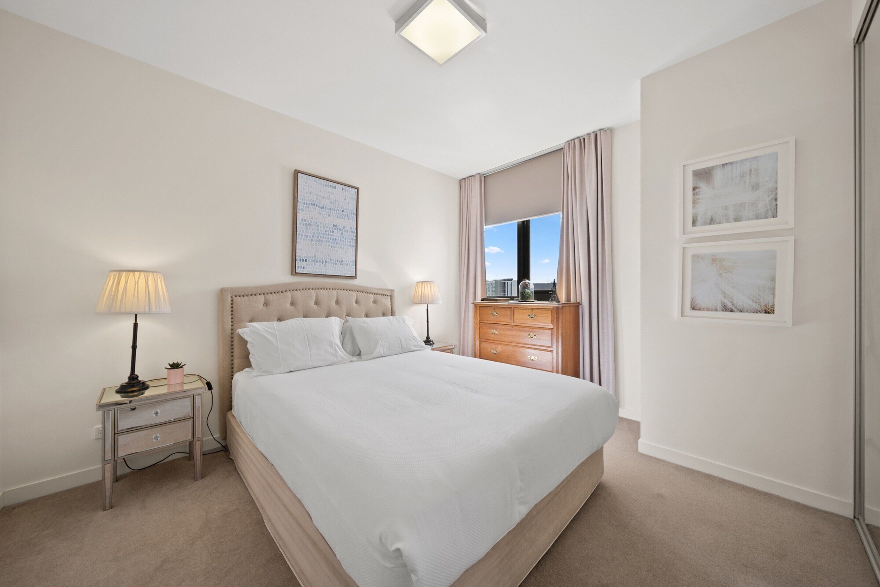 2 bedrooms, iron/ironing board, bed sheets