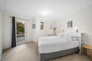 Apartment | 1 bedroom, laptop workspace, iron/ironing board, bed sheets - Stylish 1-bed Stay With Balcony & Study (Canberra)