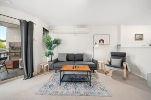 Apartment | Living room - Stylish 1-bed Stay With Balcony & Study (Canberra)