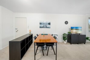 Apartment | Dining - Stylish 1-bed Stay With Balcony & Study (Canberra)