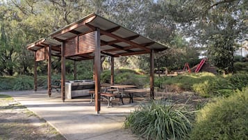 Apartment | Outdoor dining