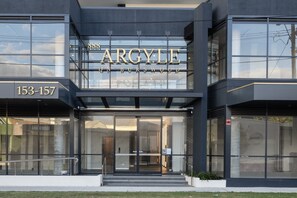 تفاصيل الفندق من الخارج