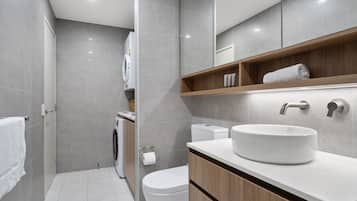 Apartment | Bathroom | Hair dryer, towels, soap, shampoo