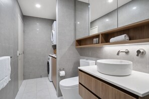 Departamento | Baño | Secadora de cabello, toallas, jabón, shampoo 