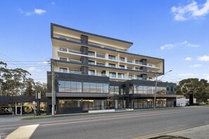 Exterior - Stylish 1-bed Apartment With Rooftop Access (Perth)