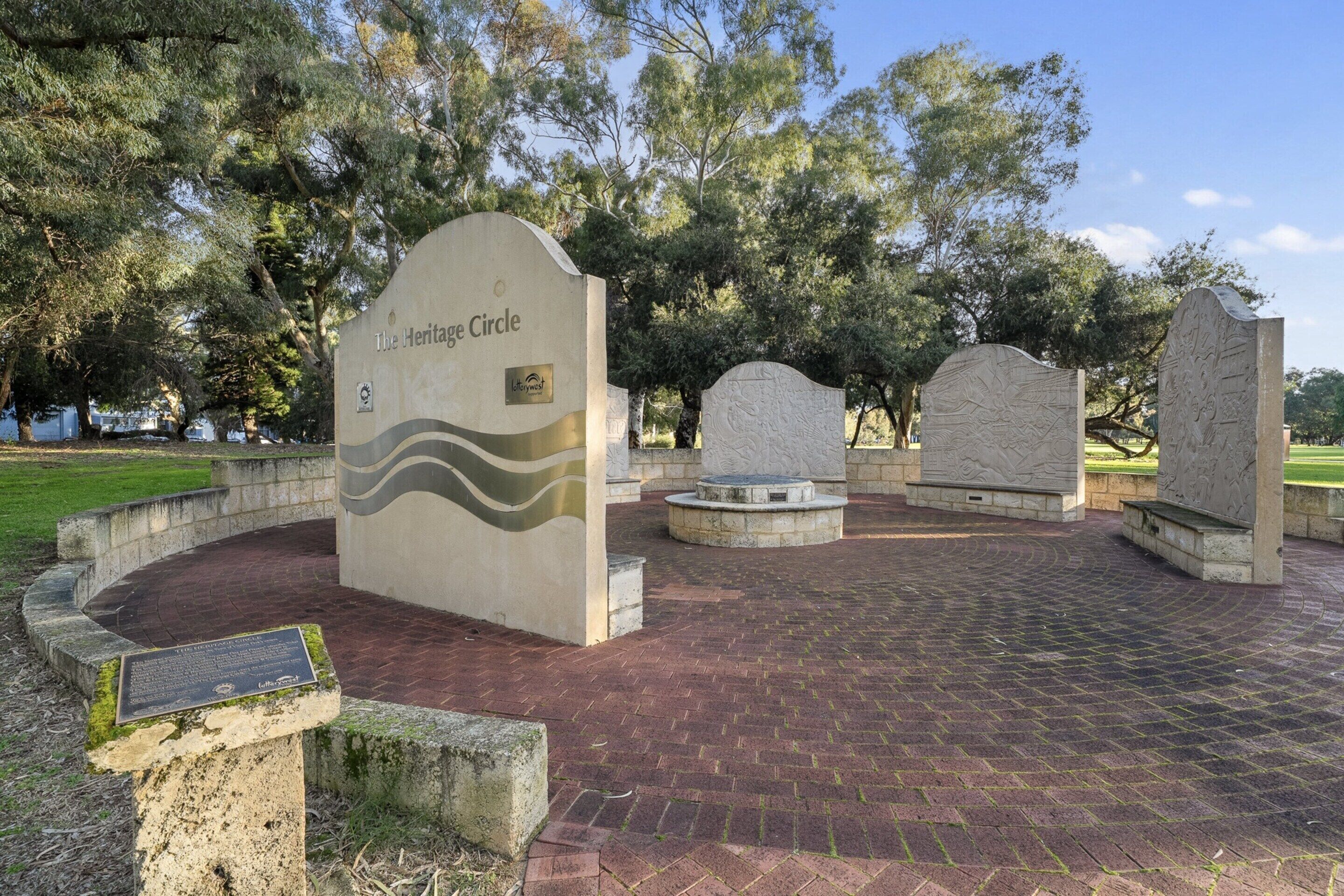 المنطقة المحيطة بالمنشأة