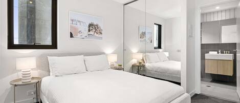 Apartment | 2 bedrooms, iron/ironing board, bed sheets