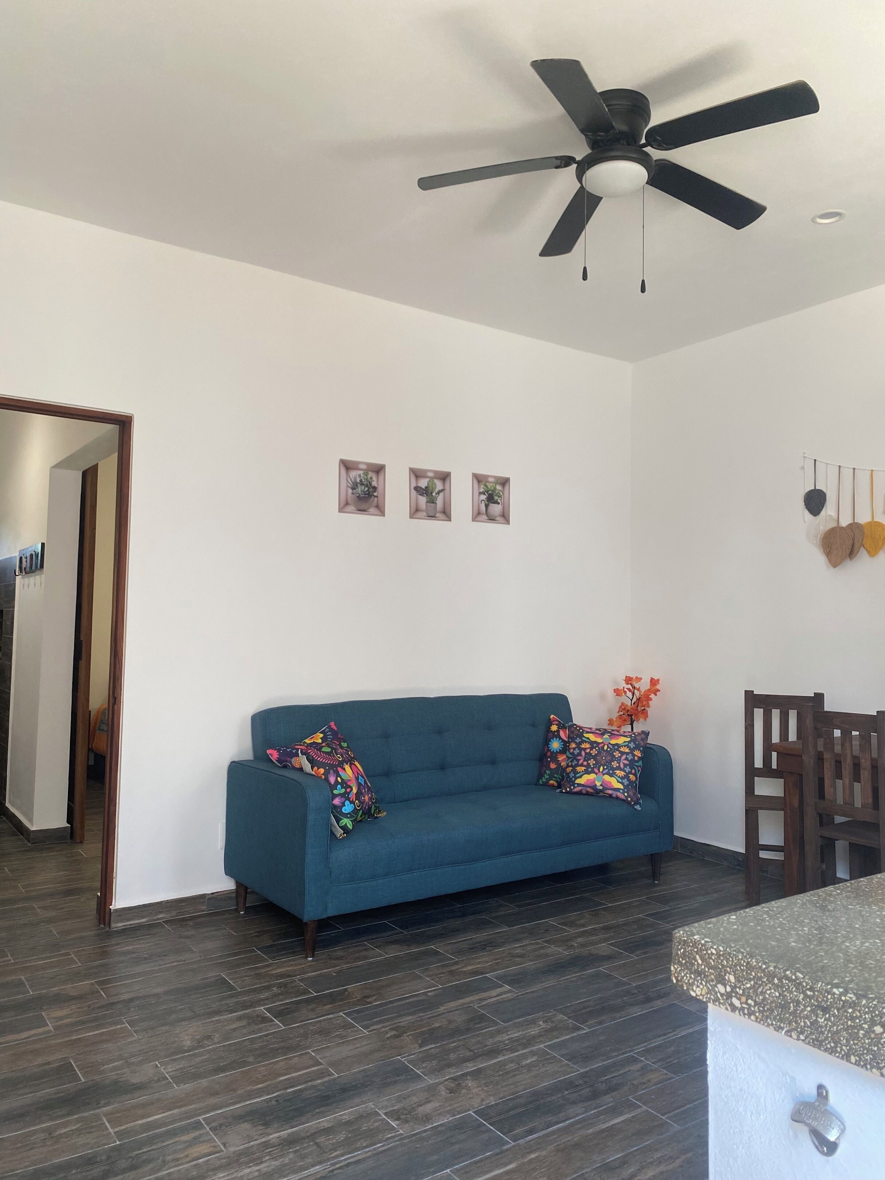 Departamento | Área de sala de estar | Televisión de pantalla plana de 32 pulgadas con canales digitales 